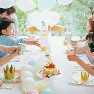 お子様のお誕生日祝いはもちろん、ご懐妊を祝うベビーシャワープランなど様々なシチュエーションをアニバーサリープランナーがお手伝いいたします。