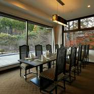 他のゲストを顔を合わせることのないプライベート空間を提供。年齢を問わず楽しめる料理の数々で、家族揃っての食事から仏事、女子会など…シーンを問わず寄り添ってくれます。