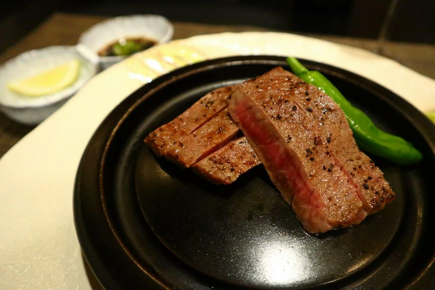 和牛の石焼ステーキ