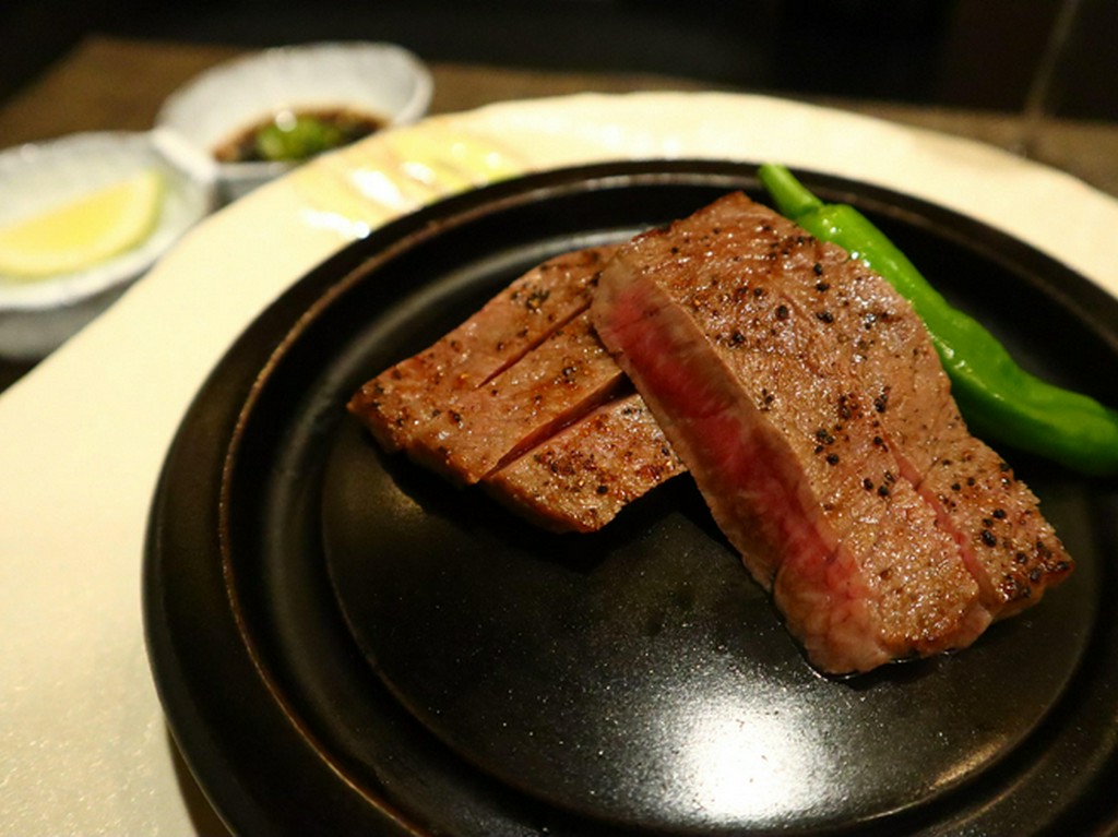 和牛の石焼ステーキ