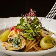 朝露も香りもしっかりと感じられる産直の野菜