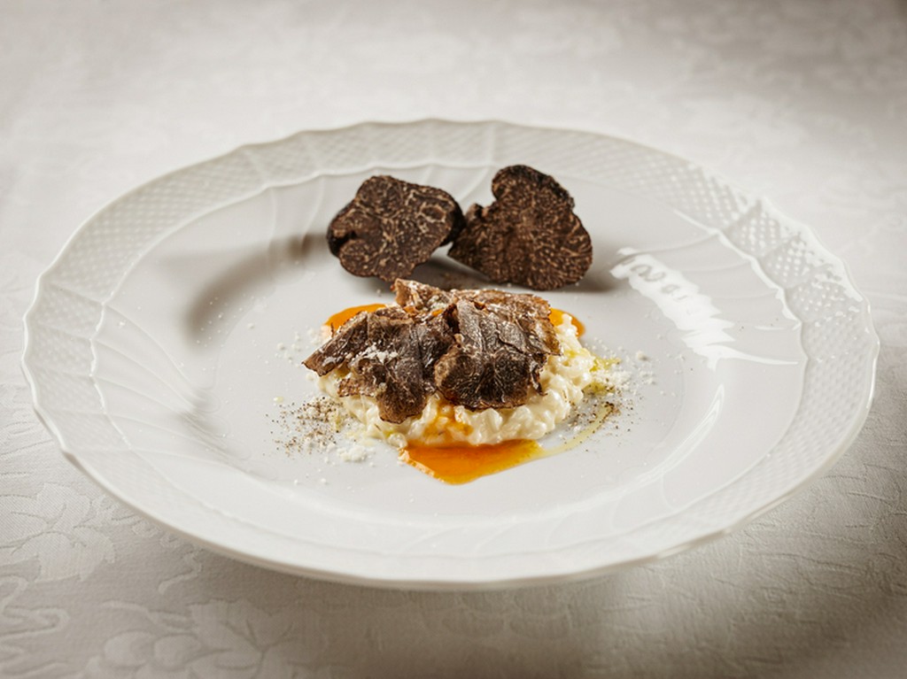 特別な日を美味と共に祝福。シェフのスペシャリテが詰まった『シェフにおまかせコース』