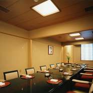 日本料理 嵯峨野では、乾杯用スパークリング＋1ドリンクの付けた、個室での結納プランをご用意。