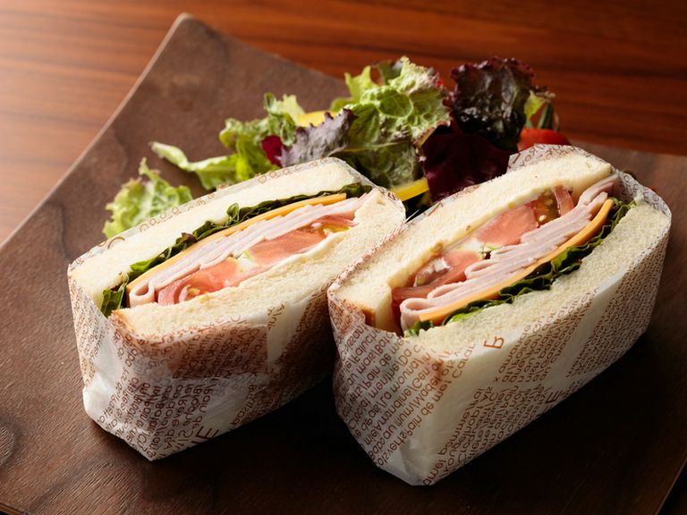 贅沢な味わいを満喫『こだわりパン( 極−KIWAMI−）のミックスサンドウィッチ』   