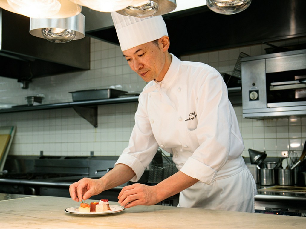 おいしく華やかなスイーツを