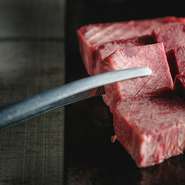 厳選された黒毛和牛を一頭買いすることで、高品質で美味しい焼肉をよりリーズナブルな価格でご提供しております。

