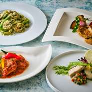 シェフがおすすめする月替わりのメインディッシュに、オードブルサラダ、スープ、デザートが付いたコース仕立てのランチ等、季節の食材をご堪能ください。