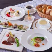 ※月～木曜日はご提供しておりません。
※2名様より承ります。
※営業時間は予告なく変更になる場合がございます。
※仕入れ等の状況により食材が変更になる場合がございます。
※料金には消費税、サービス料が含まれております。
※写真はイメージです。