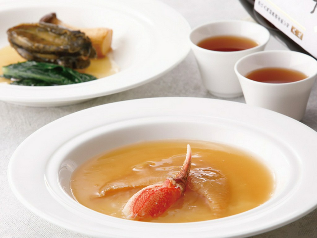 ホテルのレストランならではの、落ち着いたくつろぎ空間