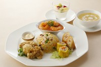 中国料理　桃園のキッズプレート。お子様に人気のメニューを1つのプレートにご用意しました。
※未就学児のお子様を対象とさせていただきます。
※食物アレルギー等ございましたらお気軽にご相談ください。