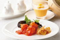 前菜四種個々盛り
特製点心三種
法蓮草とえのき入りふかひれスープ
牛肉とピーマンの細切り炒め
大海老のチリソース煮込み
担々麺
マンゴープリン　
