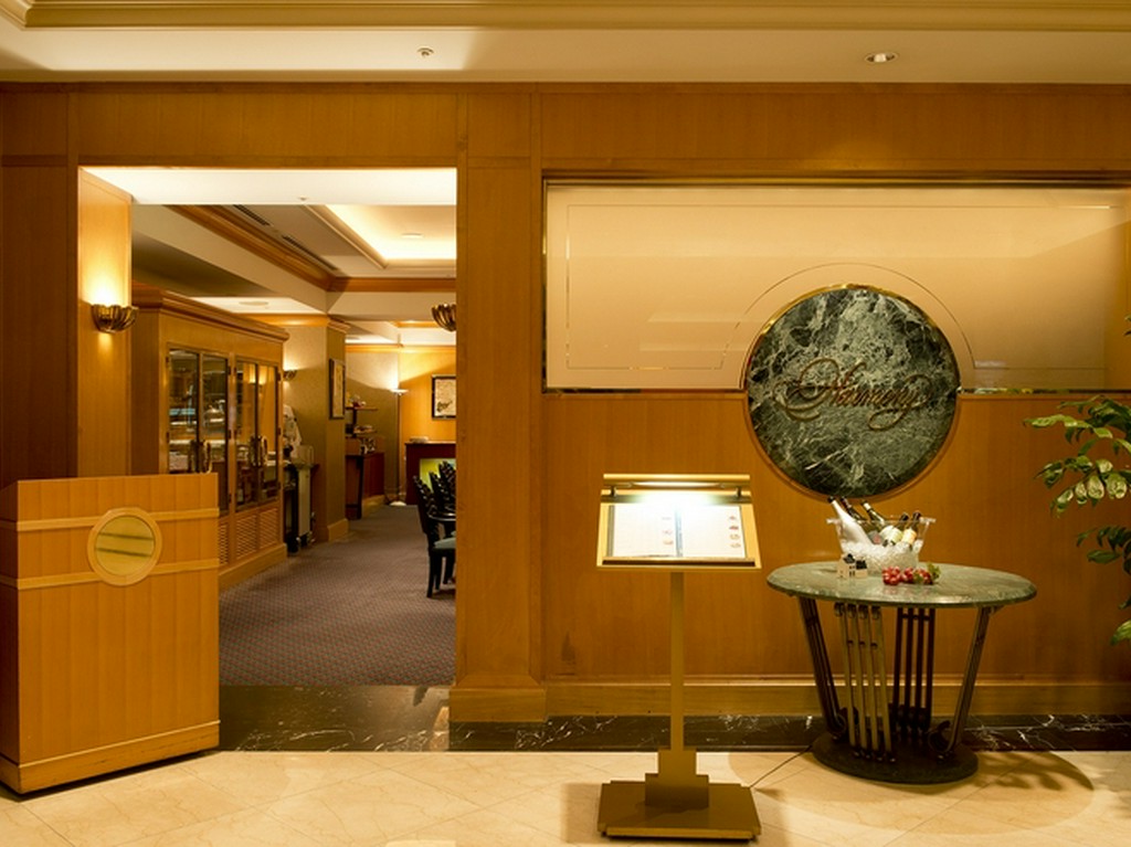 ホテルのレストランならではの、落ち着いたくつろぎ空間