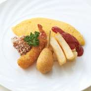 ・オムライス
・フライドチキン
・エビフライ
・アメリカンドック
・フライドポテト

※たまご、牛乳、小麦、エビを使用しております。

ソフトドリンク付【オレンジ・アップル・ミルクよりお選びください】