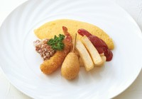 ・オムライス
・フライドチキン
・エビフライ
・アメリカンドック
・フライドポテト

※たまご、牛乳、小麦、エビを使用しております。

ソフトドリンク付【オレンジ・アップル・ミルクよりお選びください】