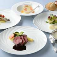 魚＆肉料理、両方味わえるランチコース。内容は毎月変わり趣向を凝らせた料理を堪能できます。パティシエ作のデザートも人気。
メニュー一例
・ホタテのポワレ フヌイユソース
・岩手県産 国産牛もも肉のロースト