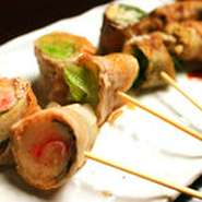 ＜蒸・焼＞
レタス巻き蒸し・きのこ巻き・しそ梅肉蒸し・ニラチーズ・アボカドのセットです。
焼きあがった順にお出しします。