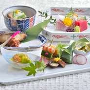 弁慶の伝統を受け継ぎ、季節の食材を使用した
和のおもてなしが楽しめる月替わりのミニ会席です。
