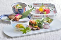 弁慶の伝統を受け継ぎ、季節の食材を使用した
和のおもてなしが楽しめる月替わりのミニ会席です。