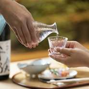 お誕生日や結婚記念日など、大切な記念日は個室でお祝い。
大切な方と和の空間で過ごせる飲み放題付き記念日プランです。ゆっくりお過ごし頂くため、個室を優先的にご案内いたします。