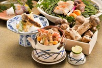 秋の定番である「松茸」と秋の食材を贅沢に味わえる御会席です。
メインに秋の食材を凝縮した宝楽焼、松茸の天婦羅をご用意しております。