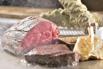 ランチの定番メニュー　「ステーキランチ」