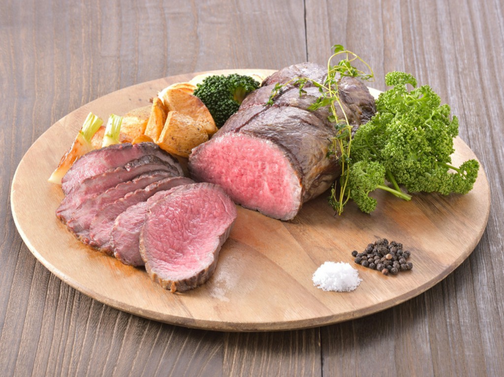 定番メニューのローストビーフ（ディナーブッフェの一品）