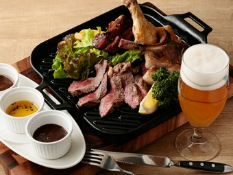 迫力満点のおいしさ『ミュージアムミートプラッター 5種食べ比べ　ステックフリット』