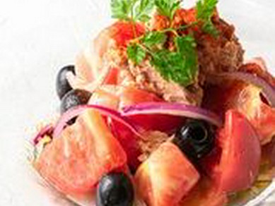 スペイン・ムルシア地方の伝統的なサラダ『ムルシア風サラダ』　