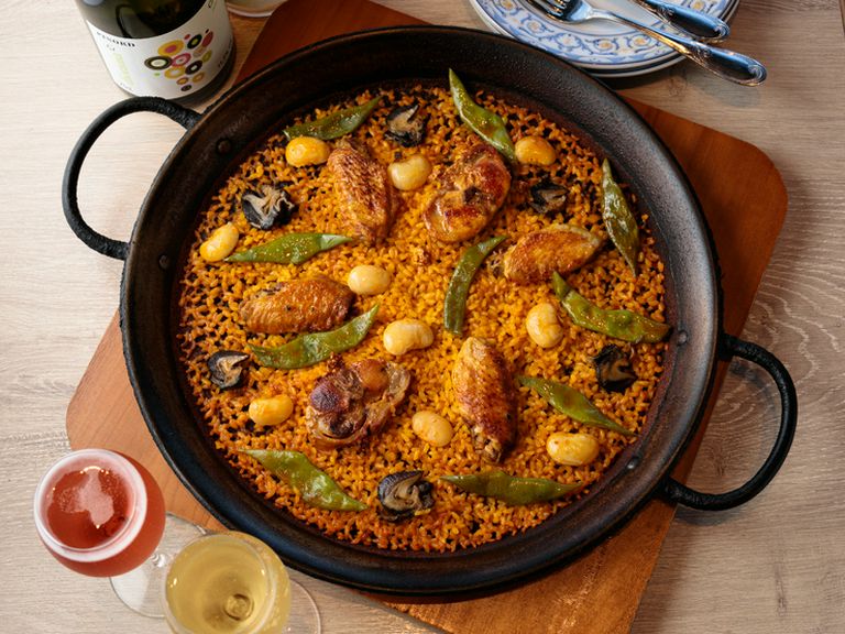 お店の人気No.1! パエリア発祥の地を代表する『バレンシア風パエリア』