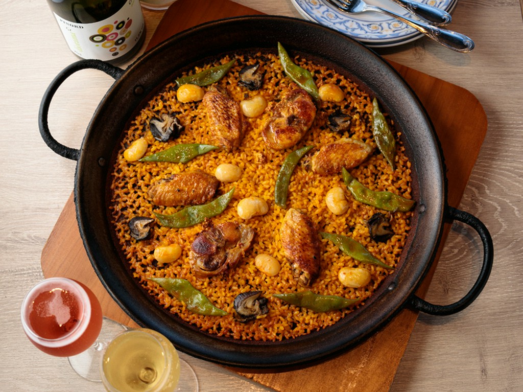 お店の人気No.1！　パエリア発祥の地を代表する『バレンシア風パエリア』