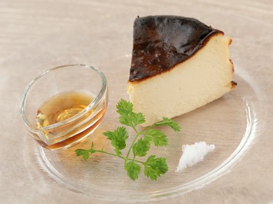 スペイン・バスク地方のおいしいスイーツ『バスクチーズケーキ』