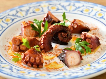 お店自慢の逸品！　驚きの食感と旨みを満喫『タコのガリシア風』　