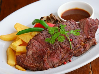 シェアスタイルにもおすすめ、ボリューム満点の逸品『豪快！　ザブトンステーキ』