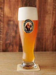 バナナや柑橘系の甘い香りがふんわり！『フランツィスカーナー・ヴァイスピア ゴールド』500ml　Mサイズ