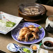 前菜、お造り、赤酒、唐揚げ、丸鍋、雑炊、デザート等、一番人気の定番コースとなっております。
※写真は一例です。