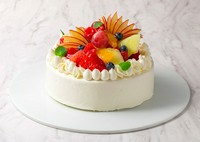 こだわりの生クリームで仕上げるパティシエ渾身のケーキ
￥3,500(税込)（直径12cm)
￥4,200(税込)（直径15cm)
※当日の１６時までにご予約ください
※画像は参考写真で、実際とは多少異なります