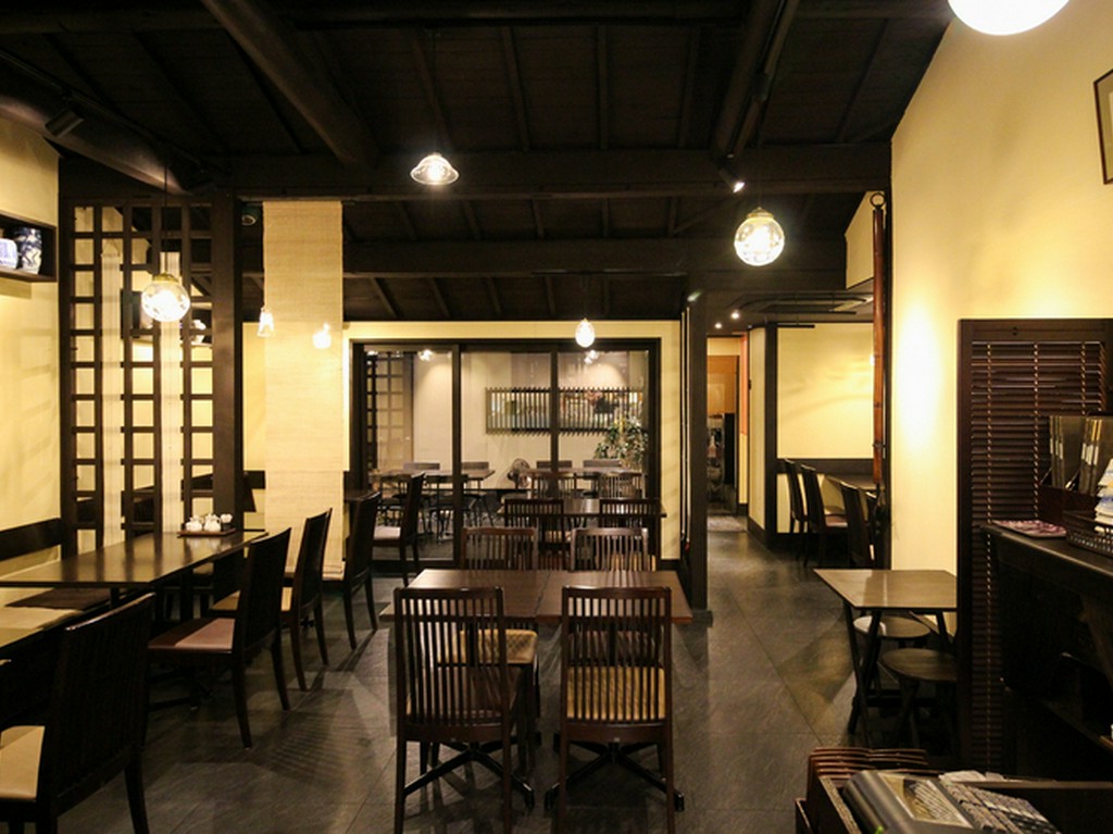 古民家を改装したレトロな空間