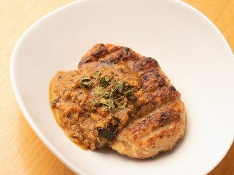 20種類の多彩なつくねの1つ『キーマカレーソース』