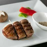 《オススメ》
A5の特上和牛のフィレをミディアムウェルでお召し上がりください。