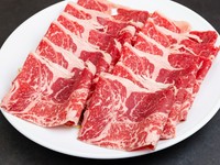 こだわりの牛肉を手軽に楽しめる『特選国産牛すき焼き・しゃぶしゃぶ 』。確かな目で選び抜かれたお肉を、リーズナブルな価格帯で提供。満足度抜群のコースです。