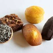 ・マドレーヌ
・チョコレートマドレーヌ
・レモンケーキ
・チョコレートブラウニー
・ヘーゼルナッツクッキー