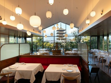 パリのエッセンスが詰まったビストロで、特別なデートを