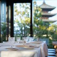 会社の同僚や友人、家族、恋人との絆を深める時間を、料理とともに心ゆくまで堪能。温かみのあるサービスと、こだわりの食材を活かした料理で素敵な宴会をつくり上げます。
