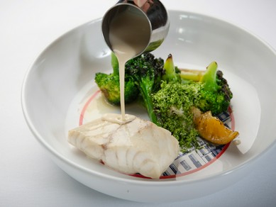 季節の料理に寄り添い、ワインの豊かな世界をじっくり堪能