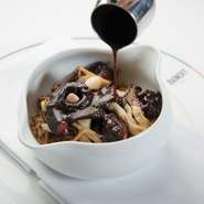 『スペルト小麦と茸のクックポット　宮津産タコのマリネ』