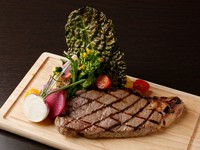 お肉料理は、時間をかけて焼き上げております為、20~30程度お時間をいただきます。