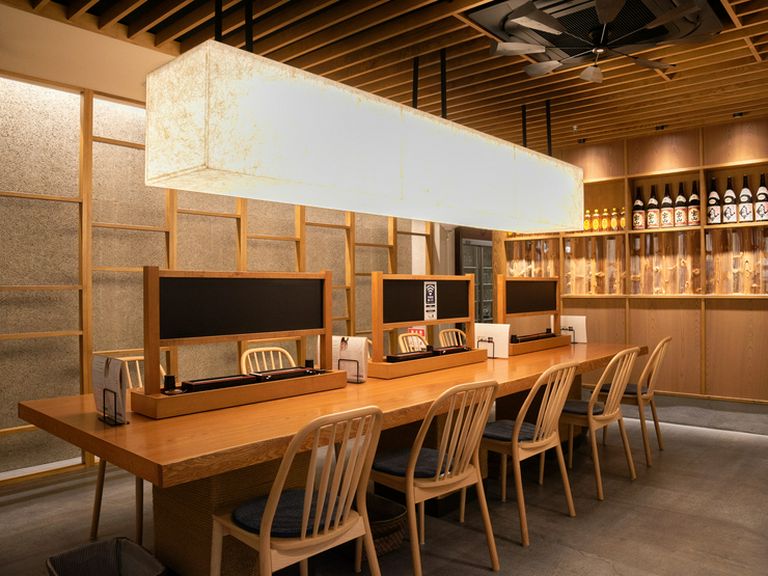 お一人様でも安心。適切なソーシャルディスタンスを確保