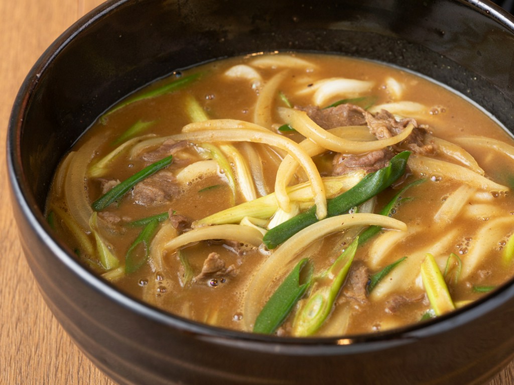 オーダーごとに一杯一杯丁寧に仕上げる人気の『カレーうどん』