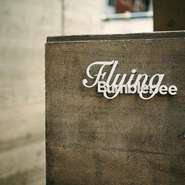 17時からオープンしており、バーチャージもないので、ディナーの待ち合わせにも利用できます。