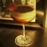 ダークラムを使用した甘さ控えめのコーヒーカクテルです。
